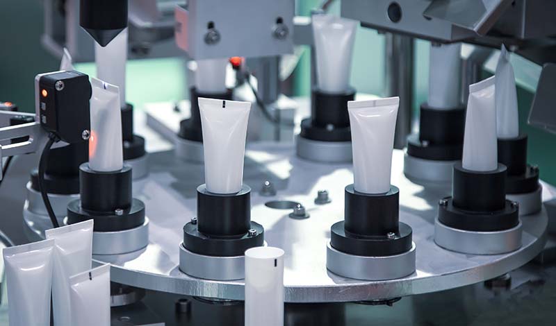 cosmetic packaging filling in cosmetic manufacturing